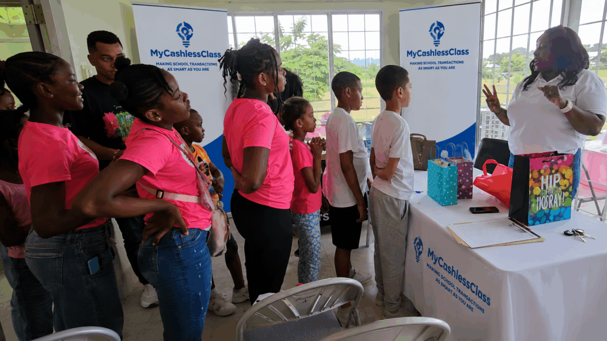 MyCashlessClass Founder Dawn Nelson leads a digital-literacy session with young entrepreneurs at Kidpreneur Island, 2025