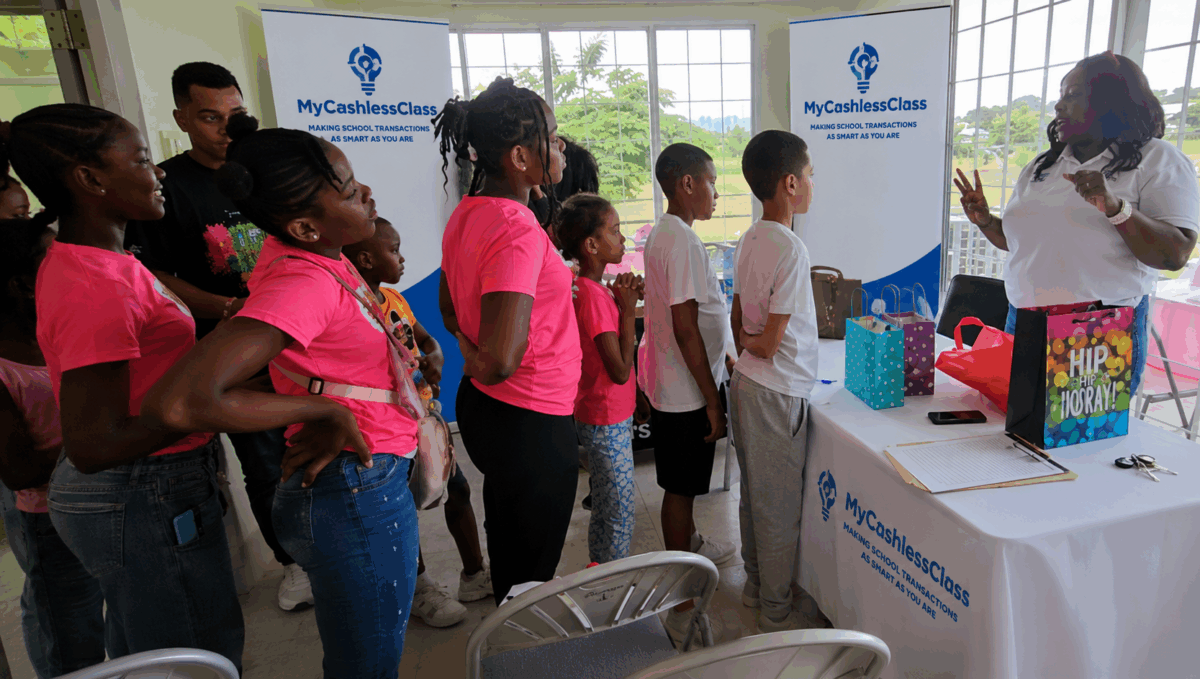MyCashlessClass Founder Dawn Nelson leads a digital-literacy session with young entrepreneurs at Kidpreneur Island, 2025